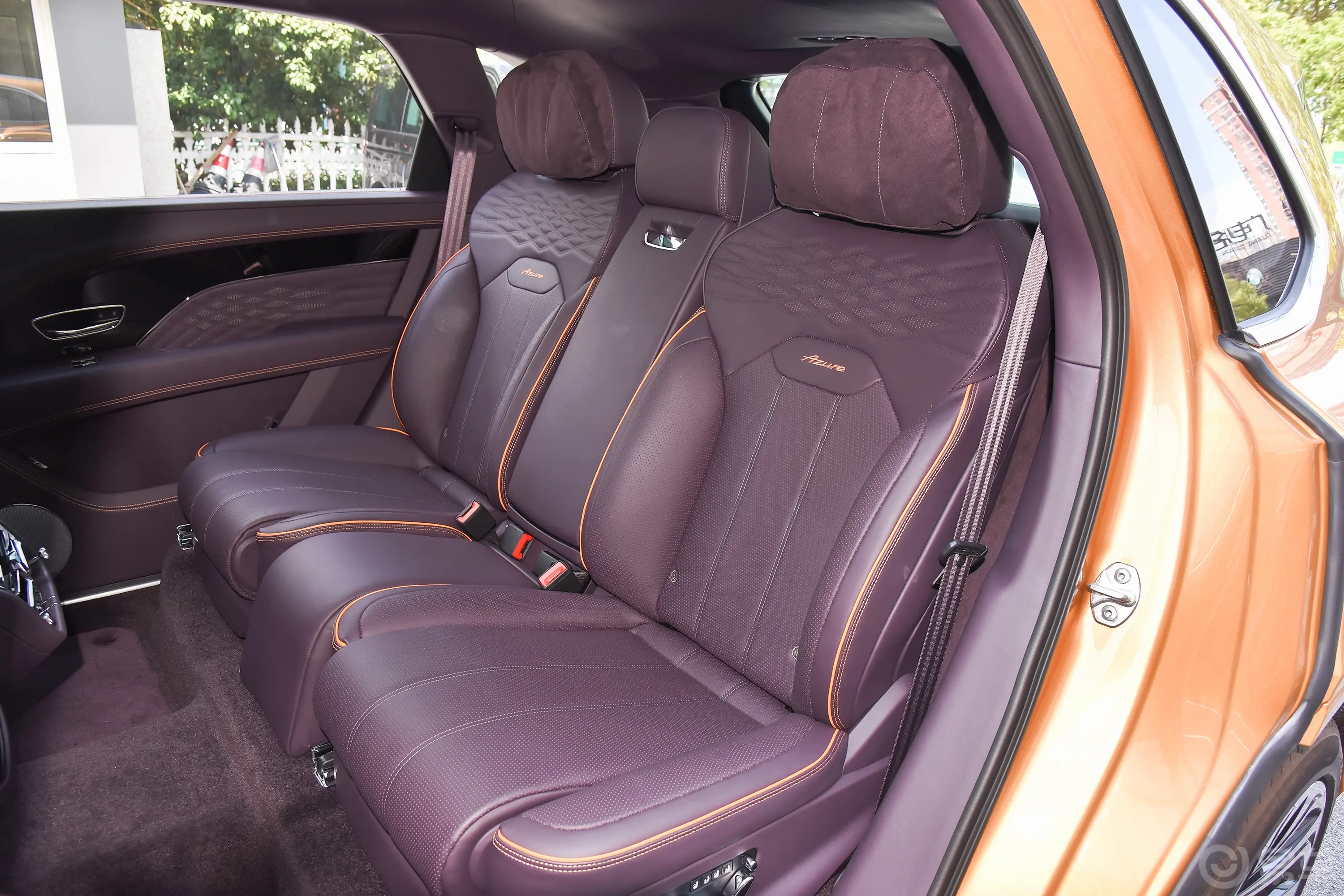 添越4.0T V8 长轴距雅度版后排座椅
