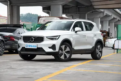 2025款 沃尔沃XC40 B3 两驱智远豪华版外观