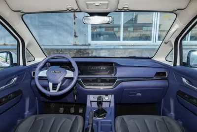 2025款 锐胜王牌M7 2.0L 手动长轴舒适版 6座内饰