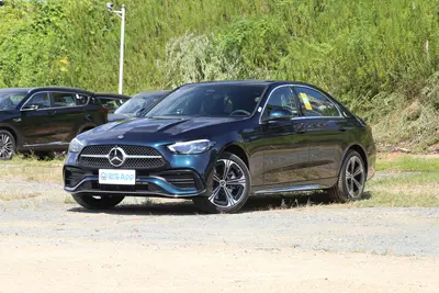 2025款 奔驰C级 C 260 L 4MATIC 运动版外观