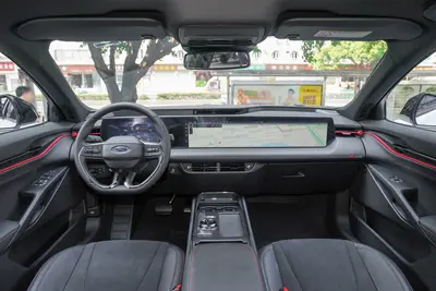 2025款 蒙迪欧 E-混动 2.0T EcoBoost 运动版ST-Line内饰