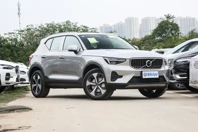 2025款 沃尔沃XC40 B4 四驱智远豪华版外观