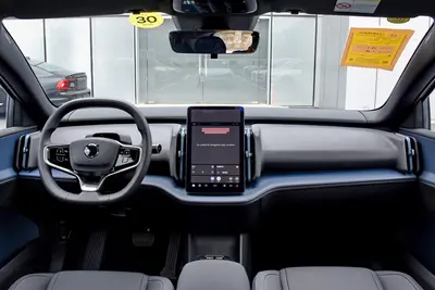 2025款 沃尔沃EX30 410km 后驱Core内饰