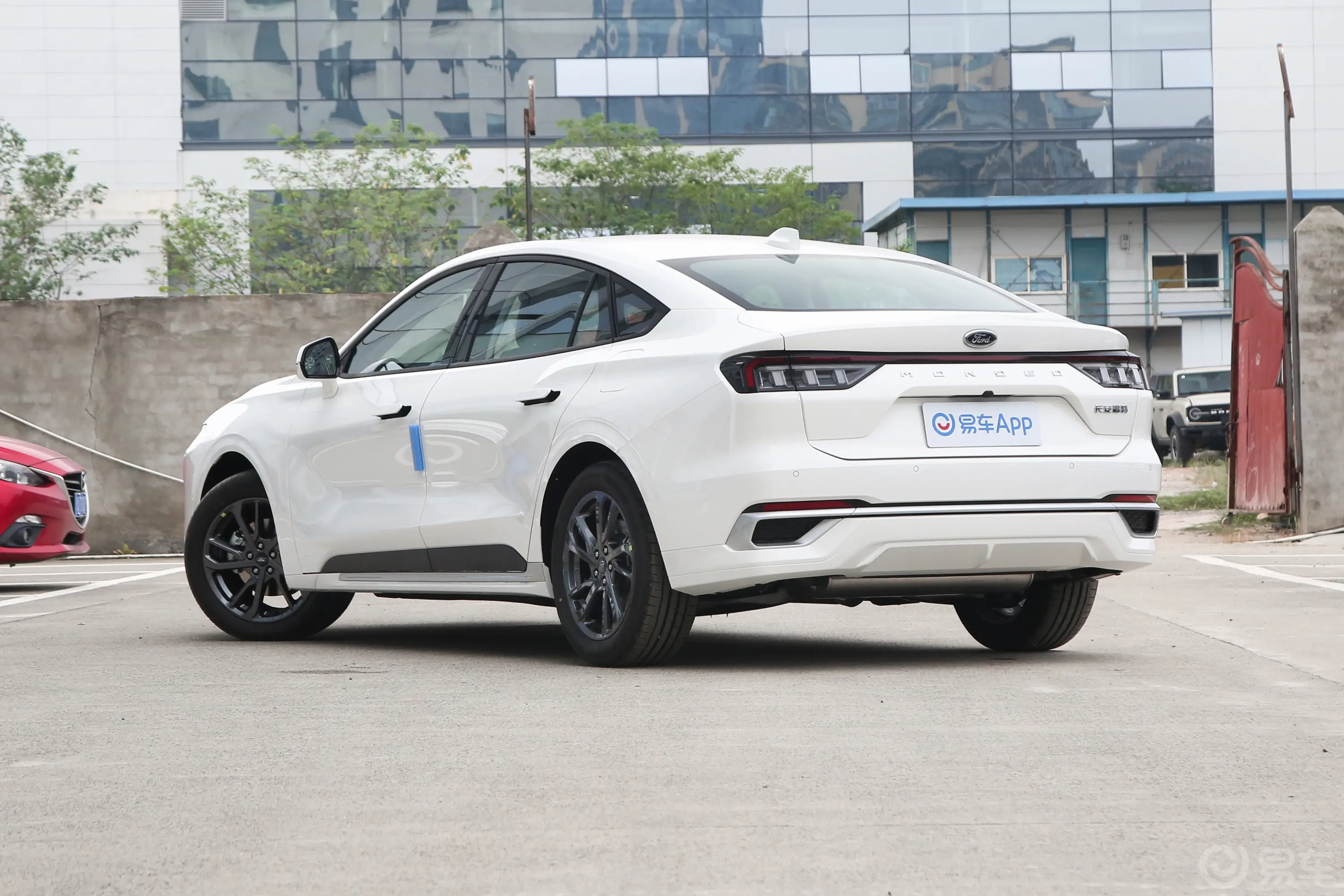 蒙迪欧1.5T EcoBoost 豪华型侧后45度车头向左水平