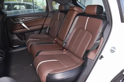 2024款 本田UR-V 370TURBO 两驱尊雅版空间