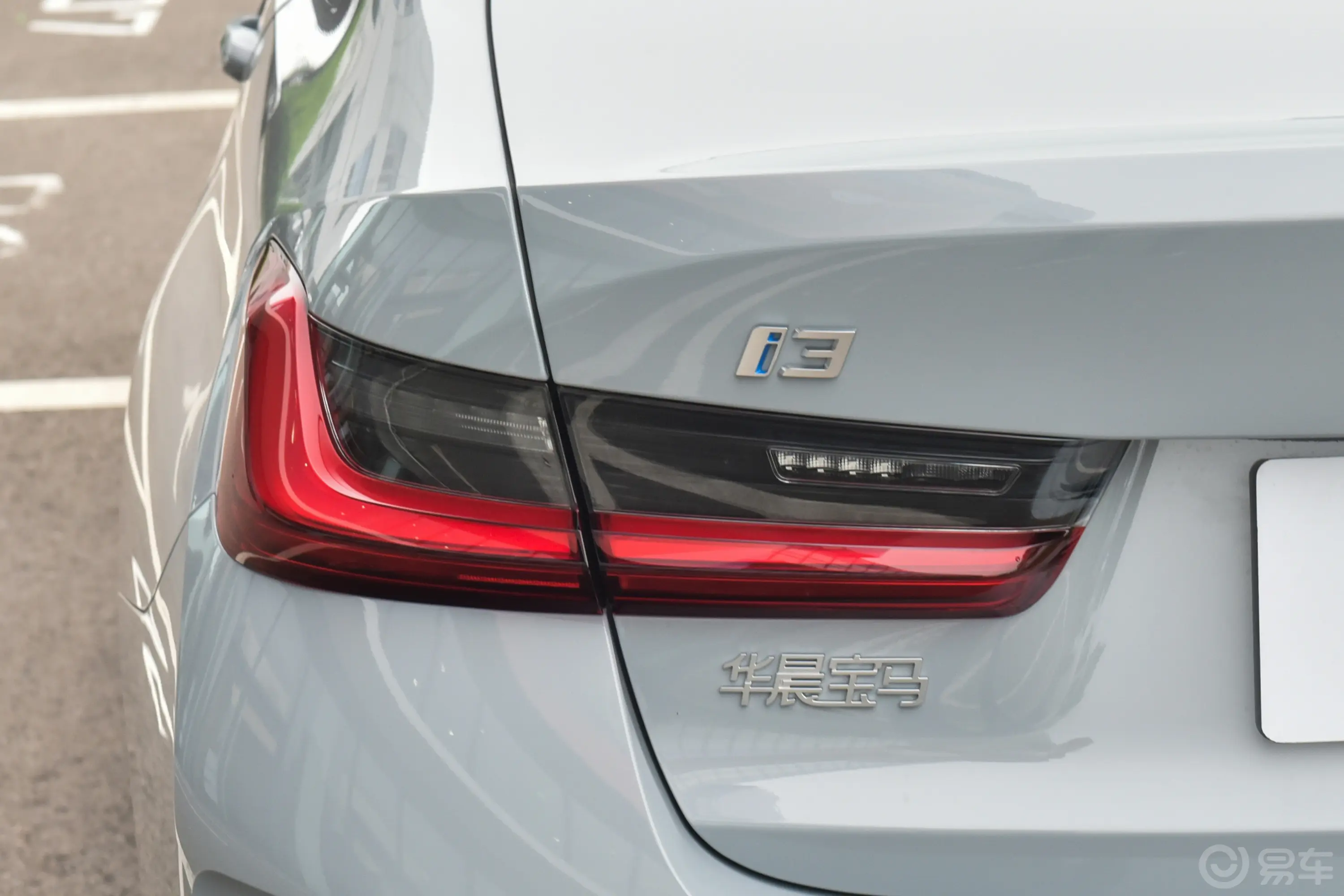 宝马i3eDrive 35 L外观灯组