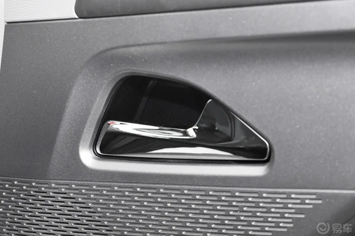 新途V702.0T 自动短轴低顶精英版110kW 5/6座副驾驶位