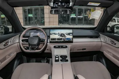 2025款 瑞虎8 PLUS 390TGDI 自动环塔冠军版 5座内饰