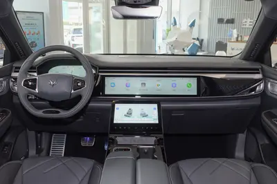 2023款 极狐 阿尔法T 森林版PRO 688E+ 电机160kW 宁德时代内饰