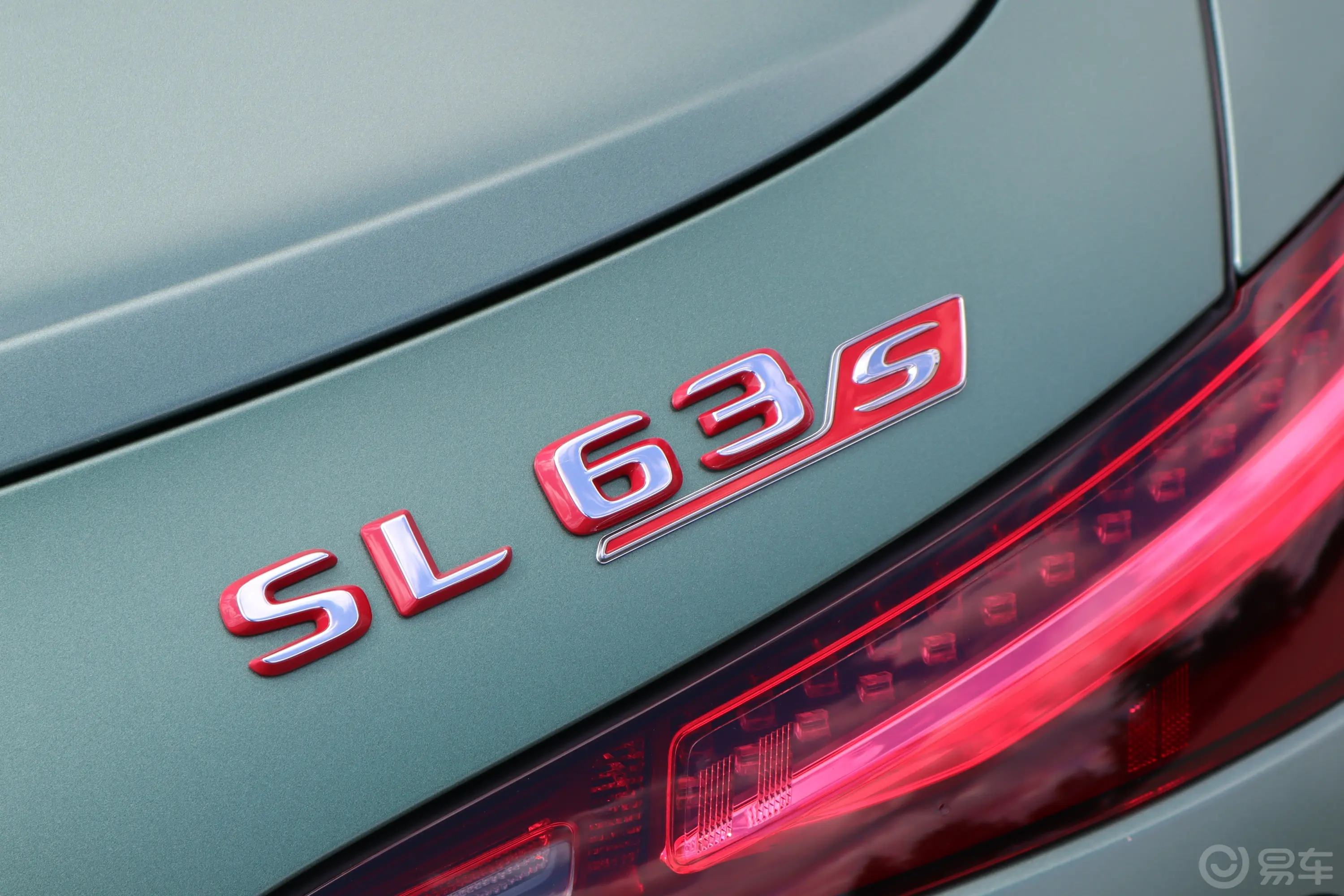奔驰SL级 AMG新能源SL63 S E Performance外观