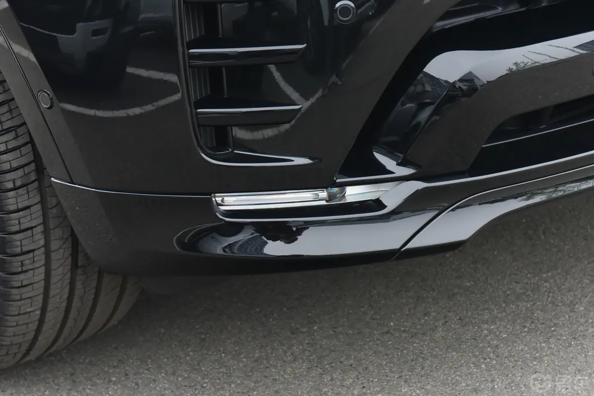 发现3.0T 360PS R-Dynamic SE外观细节