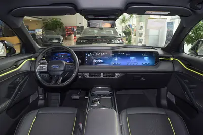 2025款 蒙迪欧 E-混动 2.0T EcoBoost 运动版内饰