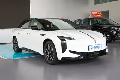 2024款 红旗EH7 荣耀版 820km 后驱820 Pro外观