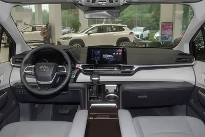 2024款 赛那 双擎 2.5L 两驱豪华版内饰