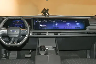 2025款 锐界 锐界L E混动 2.0T 两驱豪华型 7座内饰