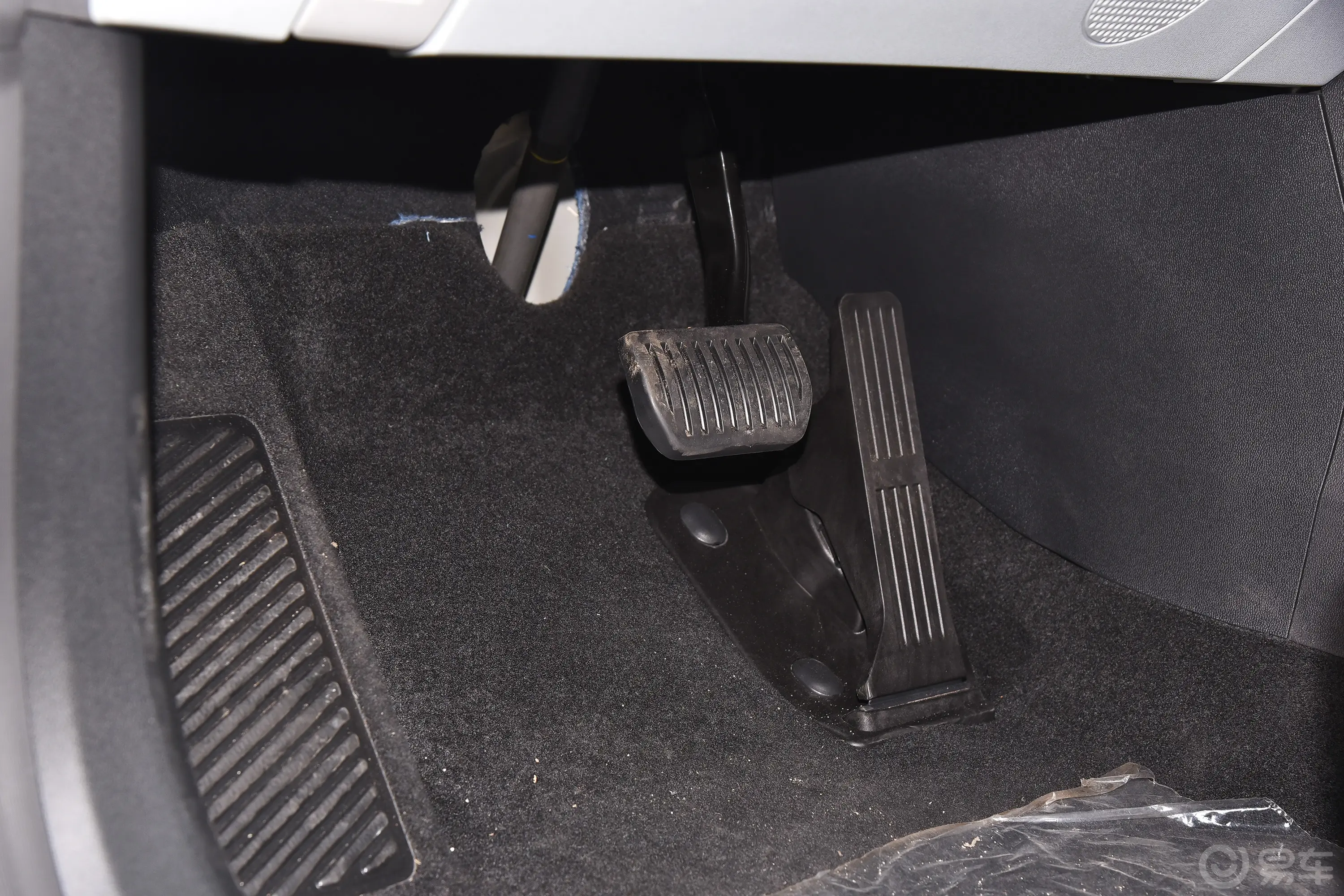 长安UNI-Z1.5T 龙腾型脚踏板