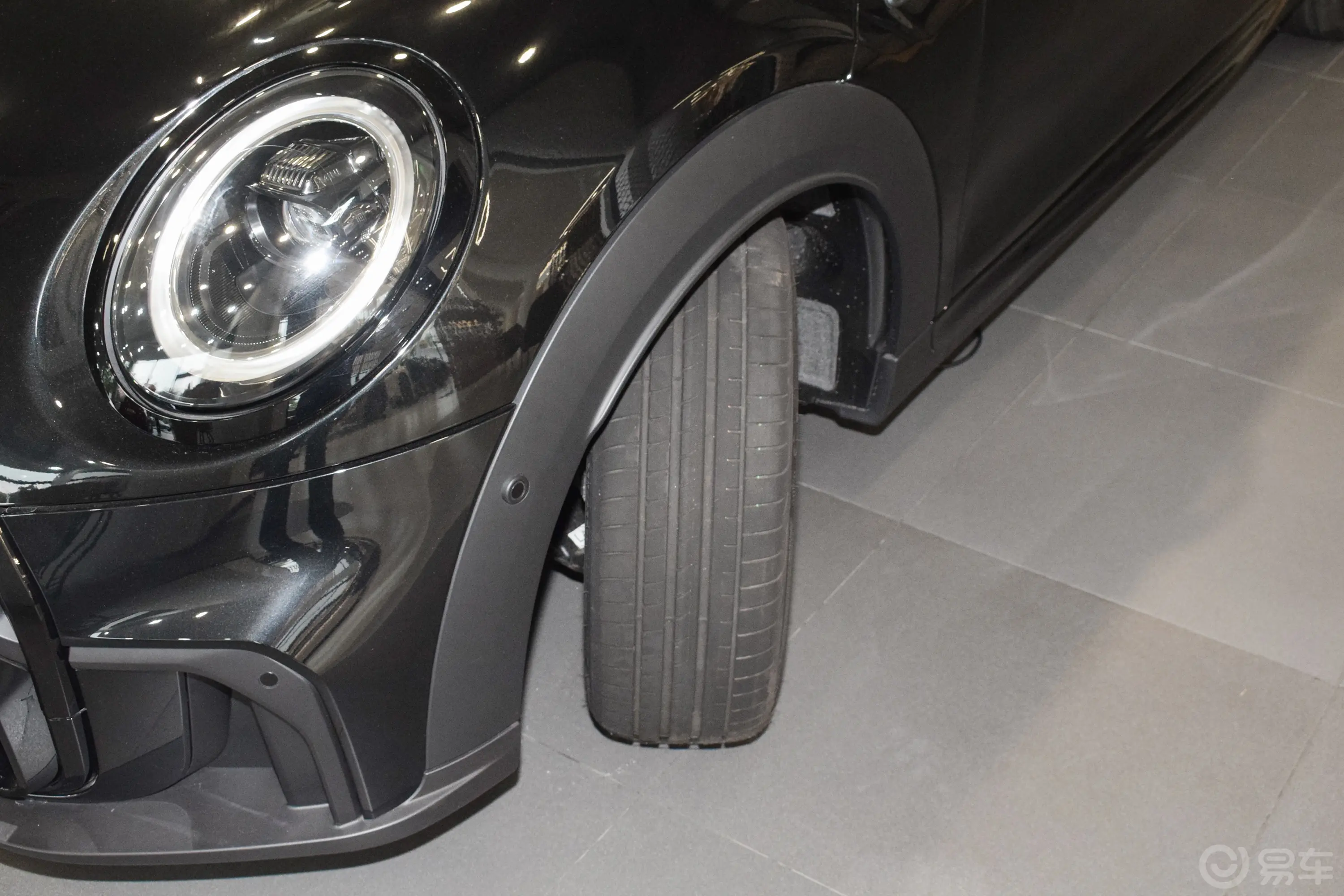 MINI CABRIO2.0T COOPER S CABRIO 黑标特别版轮胎花纹