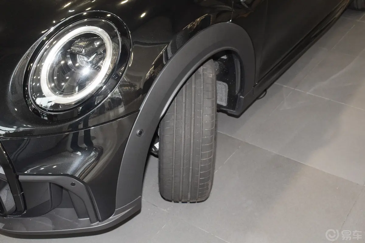 MINI CABRIO2.0T COOPER S CABRIO 黑标特别版轮胎花纹