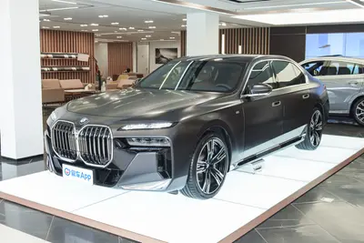 2023款 宝马7系 改款 740Li 尊享型 M运动套装外观