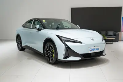 2024款 极狐 阿尔法S5 560MAX 前驱185kW外观