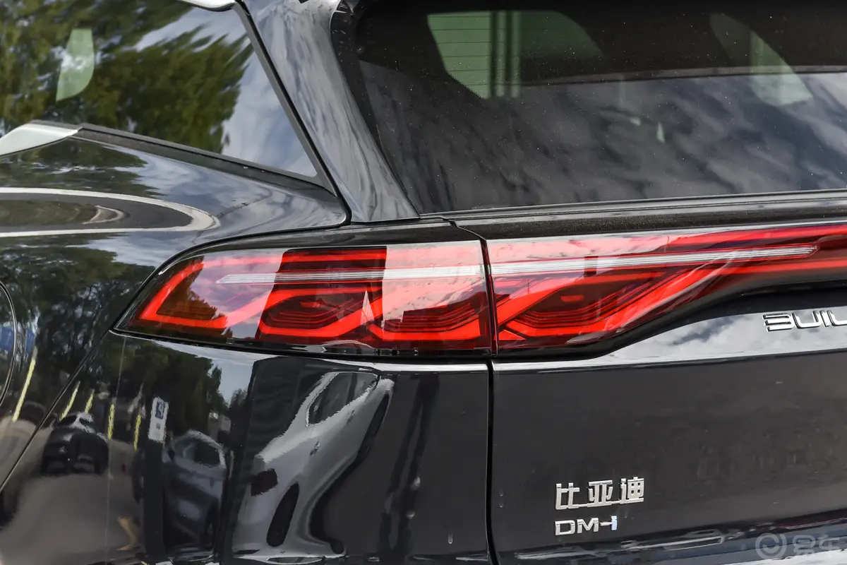 唐新能源DM-i  1.5T 115km 前驱旗舰型 7座外观灯组