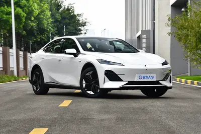 2025款 深蓝SL03 纯电版 530km 运动型外观