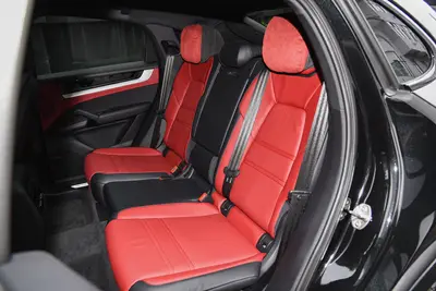 2025款 Cayenne新能源 Cayenne Coupé 2.0T空间