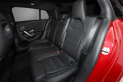 2024款 奔驰CLA 改款 CLA 260 4MATIC 五门猎跑车空间