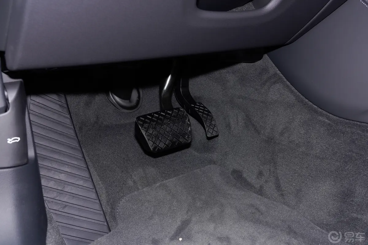 奥迪A8A8L 50 TFSI quattro 臻选型脚踏板