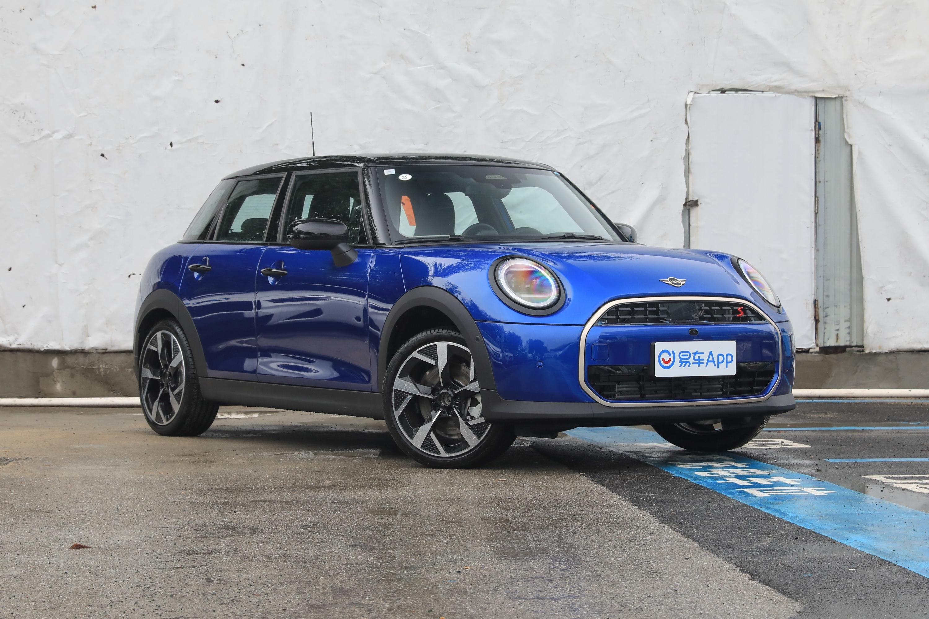 【MINI2.0T COOPER S 艺术家 五门版侧前45度车头向右水平图片-汽车图片大全】-易车