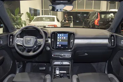 2025款 沃尔沃XC40 B3 两驱智远运动版内饰