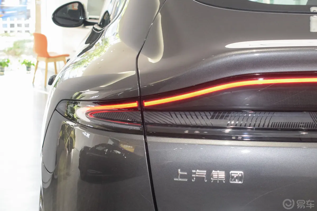 智己LS6701km 后驱长续航灵蜥智享版外观灯组