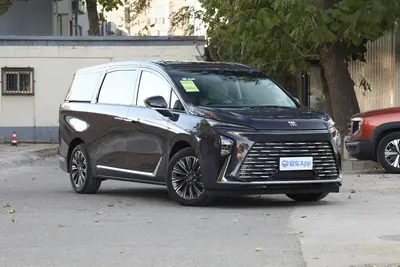 2025款 别克GL8 陆尊 2.0T 智享版外观