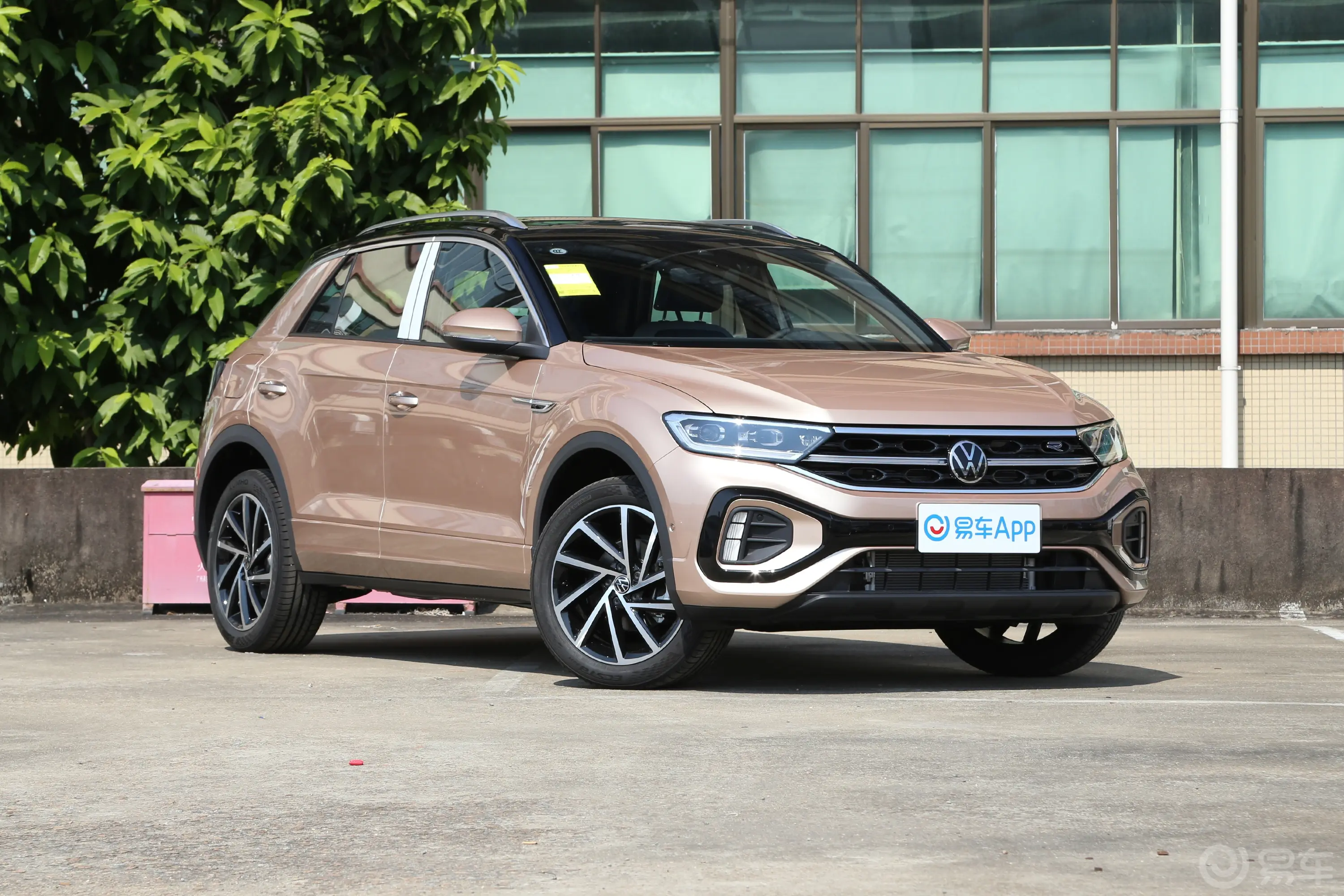 探歌300TSI 星光版侧前45度车头向右水平
