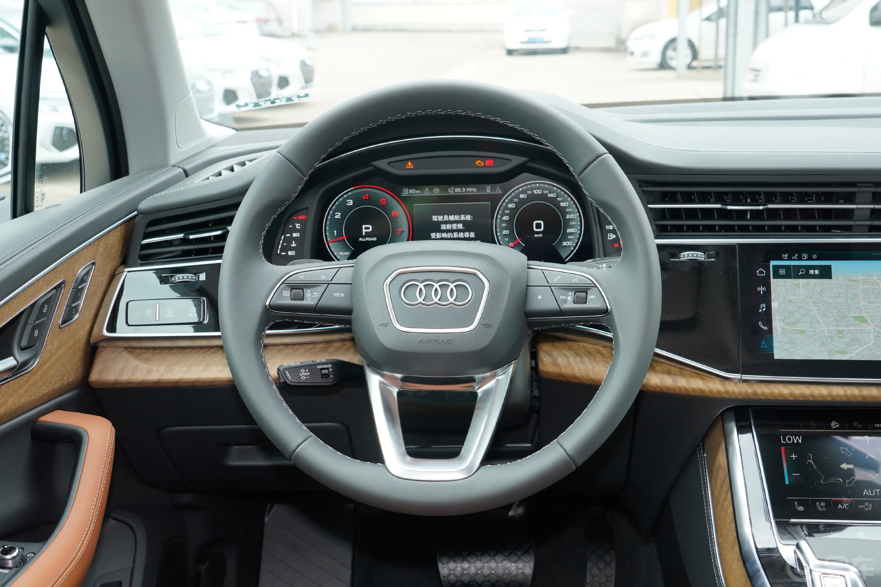 奥迪Q755 TFSI quattro S line尊贵型 7座方向盘