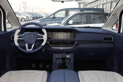 2025款 锐胜王牌M7 2.0L 手动标轴豪华版 7座内饰