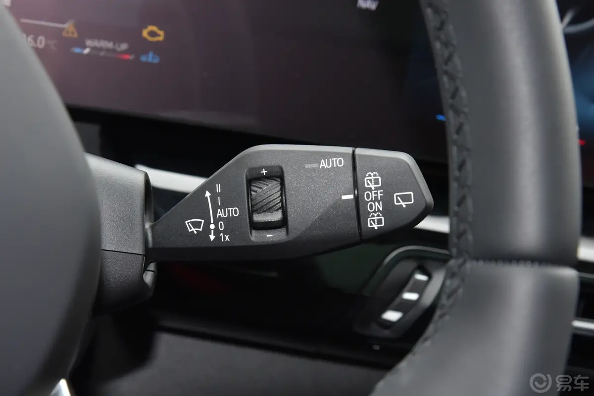 宝马X1sDrive20Li X设计套装主驾驶位