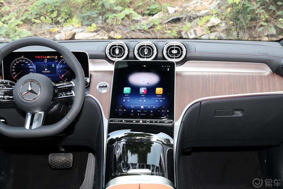 奔驰GLCGLC 300 L 4MATIC 动感型 7座中控台整体