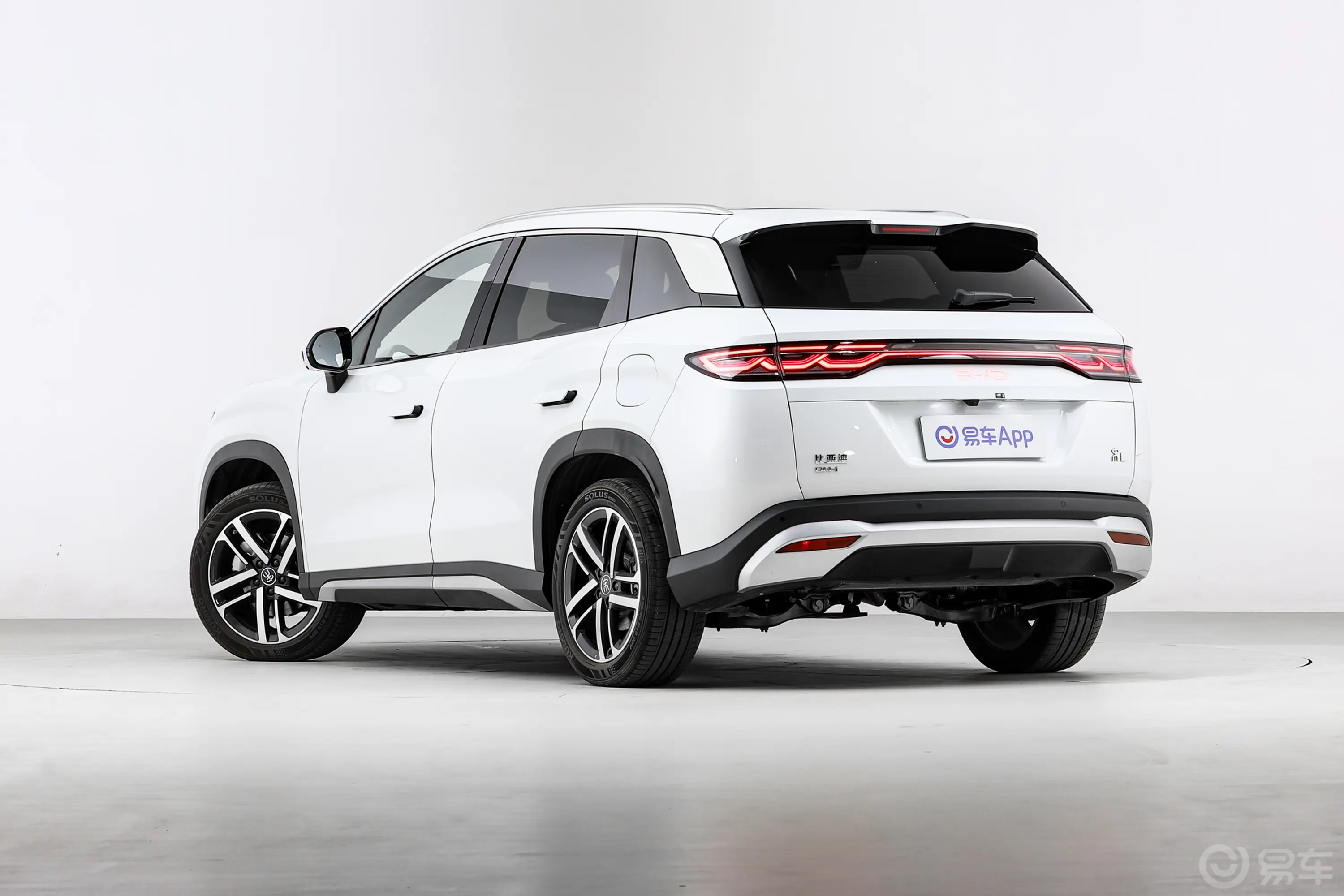 宋L DM-i1.5L 112km 超越型侧后45度车头向左水平