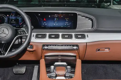 2024款 奔驰GLS GLS 450 4MATIC 动感型内饰