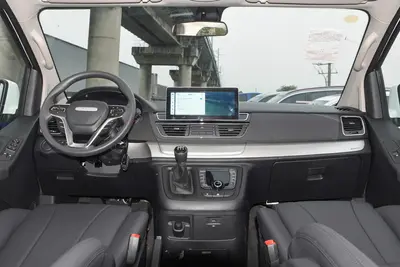 2025款 大通G10 2.0L 手动多功能版 汽油 7座内饰