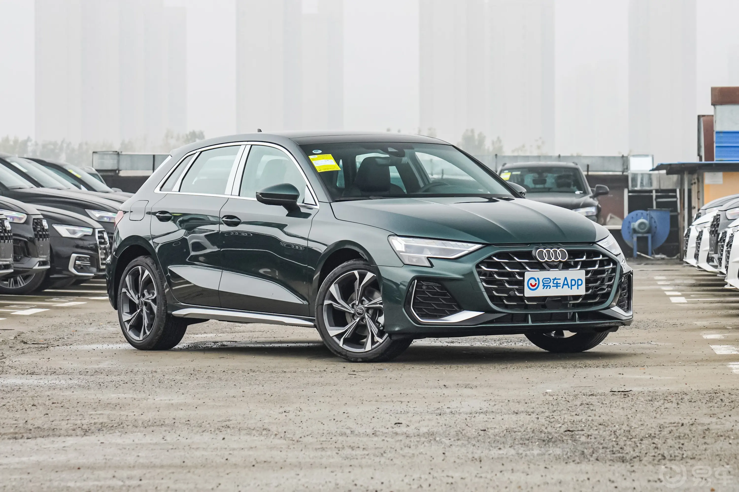奥迪A3Sportback 35 TFSI 飞驰尊享型侧前45度车头向右水平