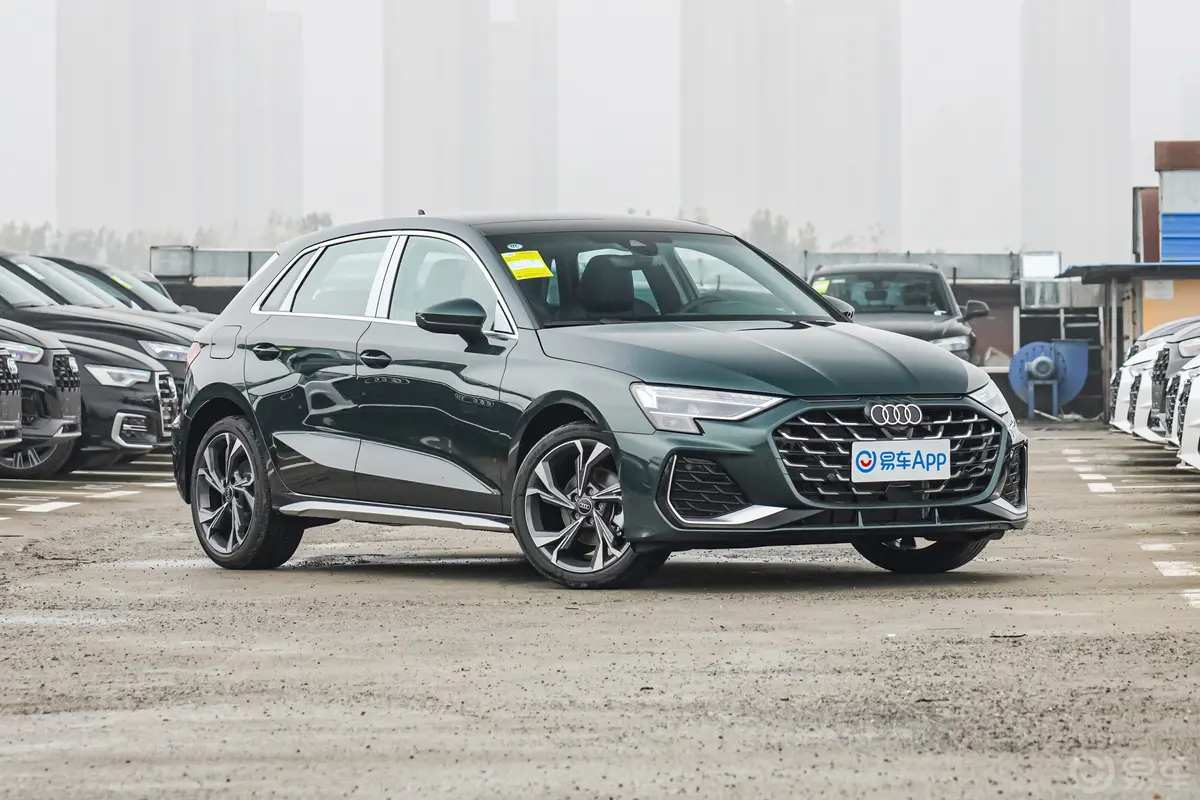 奥迪A3Sportback 35 TFSI 飞驰尊享型侧前45度车头向右水平