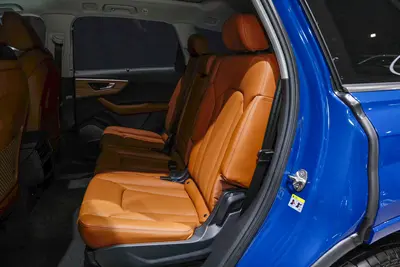 2025款 奥迪Q7 55 TFSI quattro S line运动型 7座空间