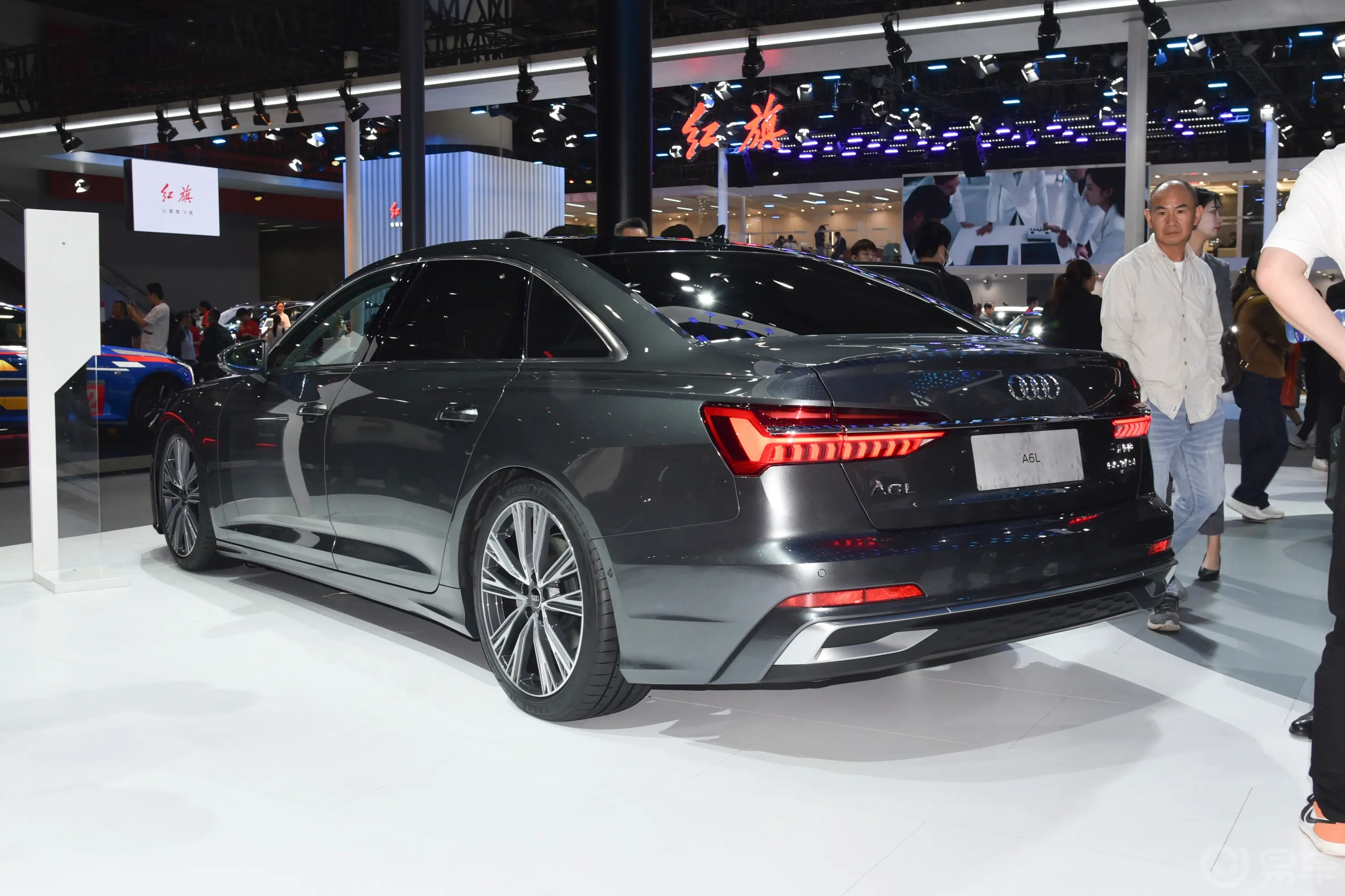奥迪A6L55 TFSI quattro 旗舰动感型外观