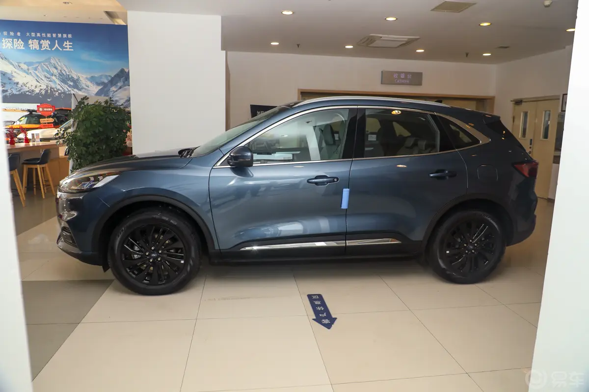锐际EcoBoost 245 两驱耀享款正侧车头向左水平