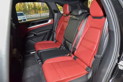 2025款 Cayenne新能源 Cayenne S 3.0T空间