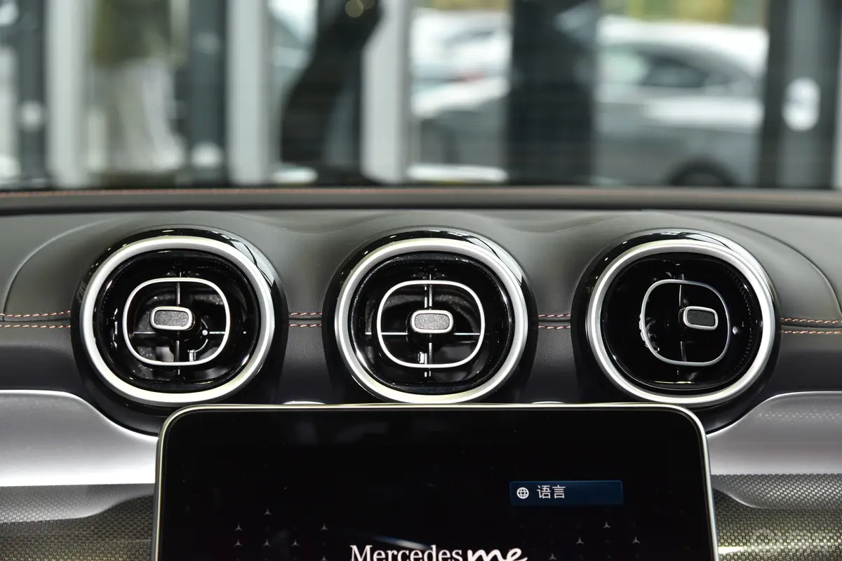 奔驰GLC轿跑GLC 260 4MATIC 轿跑SUV中控