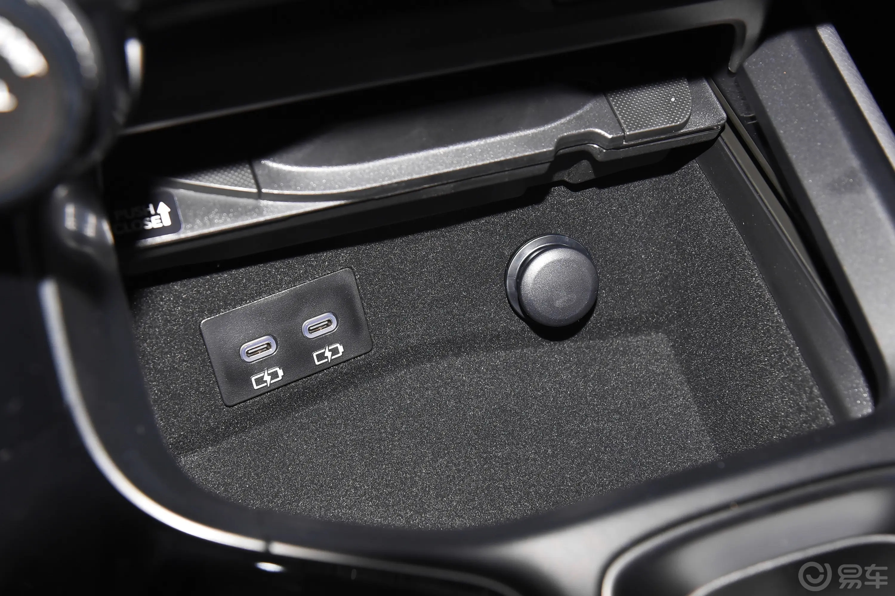 雷克萨斯NX260 两驱特别版中控
