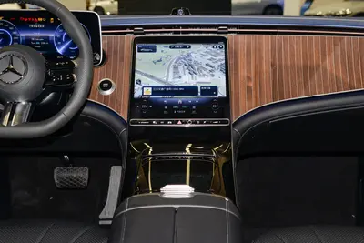 2025款 奔驰EQE EQE 500 4MATIC 豪华版内饰